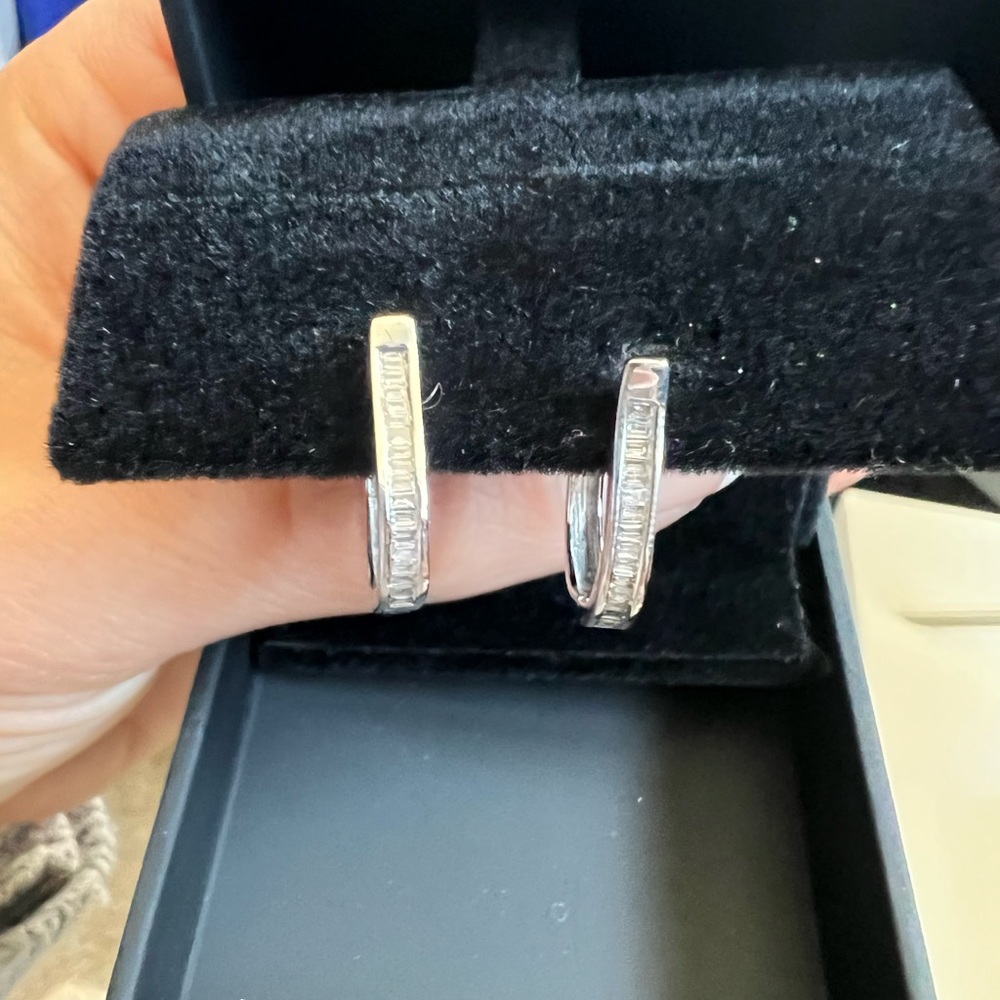 18 carat white Gold and dimond earings